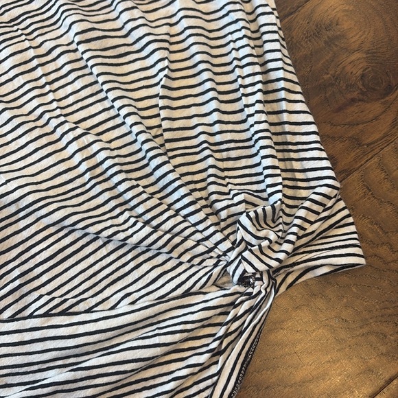 Ralph Lauren back and white striped knotted tee - Picture 4 of 4